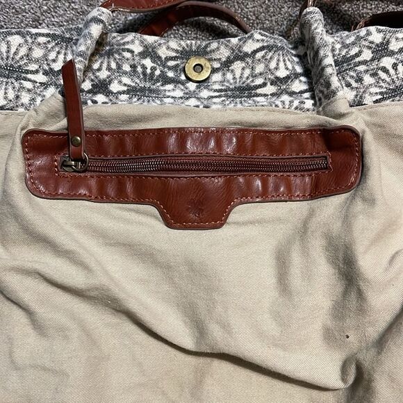 Lucky Brand LB2971 Black/ Cream/ Pink Take a Trip Portland Tote Bag - Picture 6 of 14